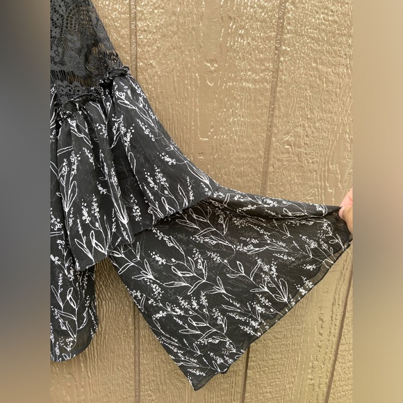 Zara Basic Womens Black Floral Cropped Top  Tiered Long Bell Sleeves With Lace - Picture 3 of 3